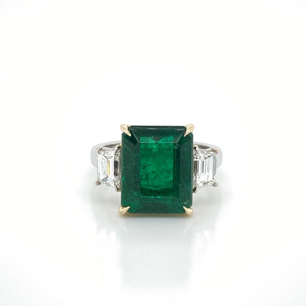 Platinum ring with green stone on sale