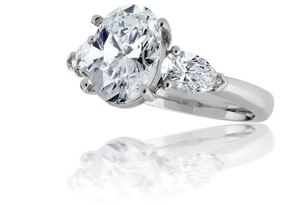 Pear-Shaped Engagement Rings: The Complete Guide